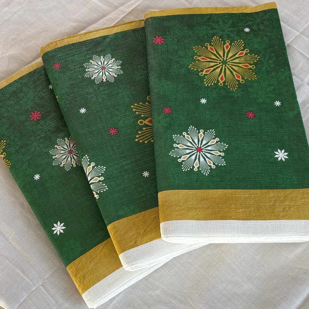 🎄Festive 1970’s Green PAPER Tablecloths with Snowflake Design qty 3